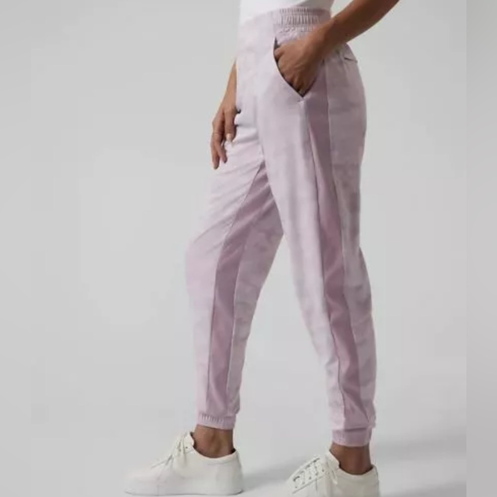 Athleta | Women's Brooklyn Lined Camo Jogger Size 6 / Camo Lux Shasta Purple